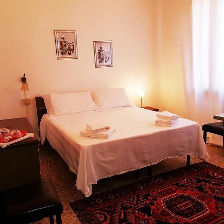 Residenza Ponte Degli Scalzi Венеция Экстерьер фото