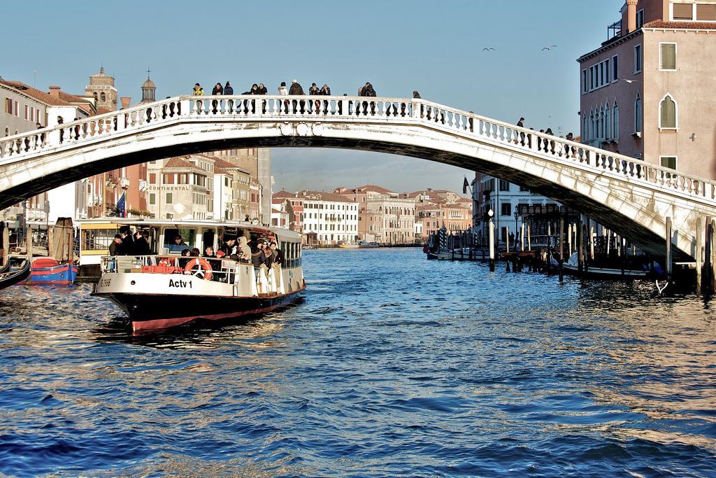 Residenza Ponte Degli Scalzi Венеция Экстерьер фото